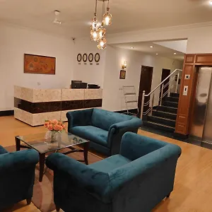 Tavisha Golf Course Mg Road Guest house